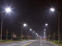 Власти города установили между районами Сантс-Монжуик и Лес-Кортс 25 уличных фонарей, которые питаются от возобновляемых источников энергии.
